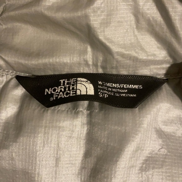 The North Face ThermoBall Silver Puffer Vest Women’s Small Lightweight Quilted - Picture 8 of 13